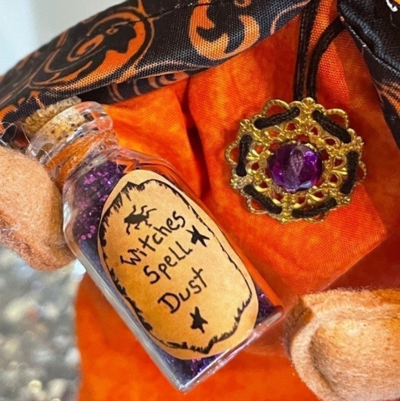 Annalee Halloween Mouse Witch holding spell dust - Picture 2 of 3